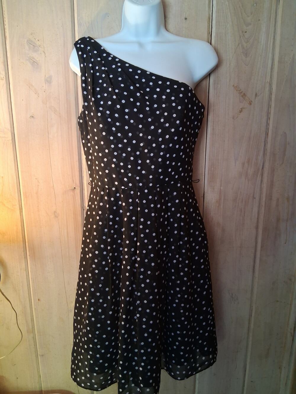 WHITE HOUSE/BLACK MARKET Women's black white polka dot One-Shoulder dress Size 6